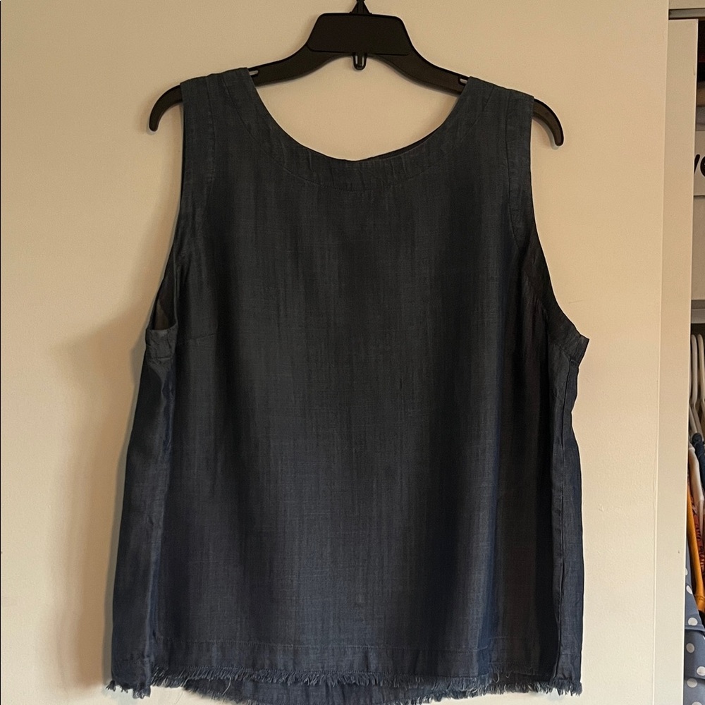 Liz Claiborne Navy Sleeveless Tank Top